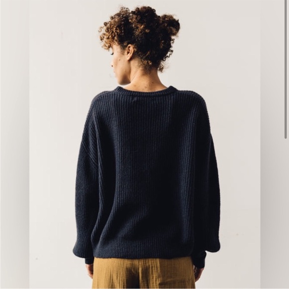 7115 by Szeki Signature Yak Poet Sweater - Size Small - Picture 2 of 6